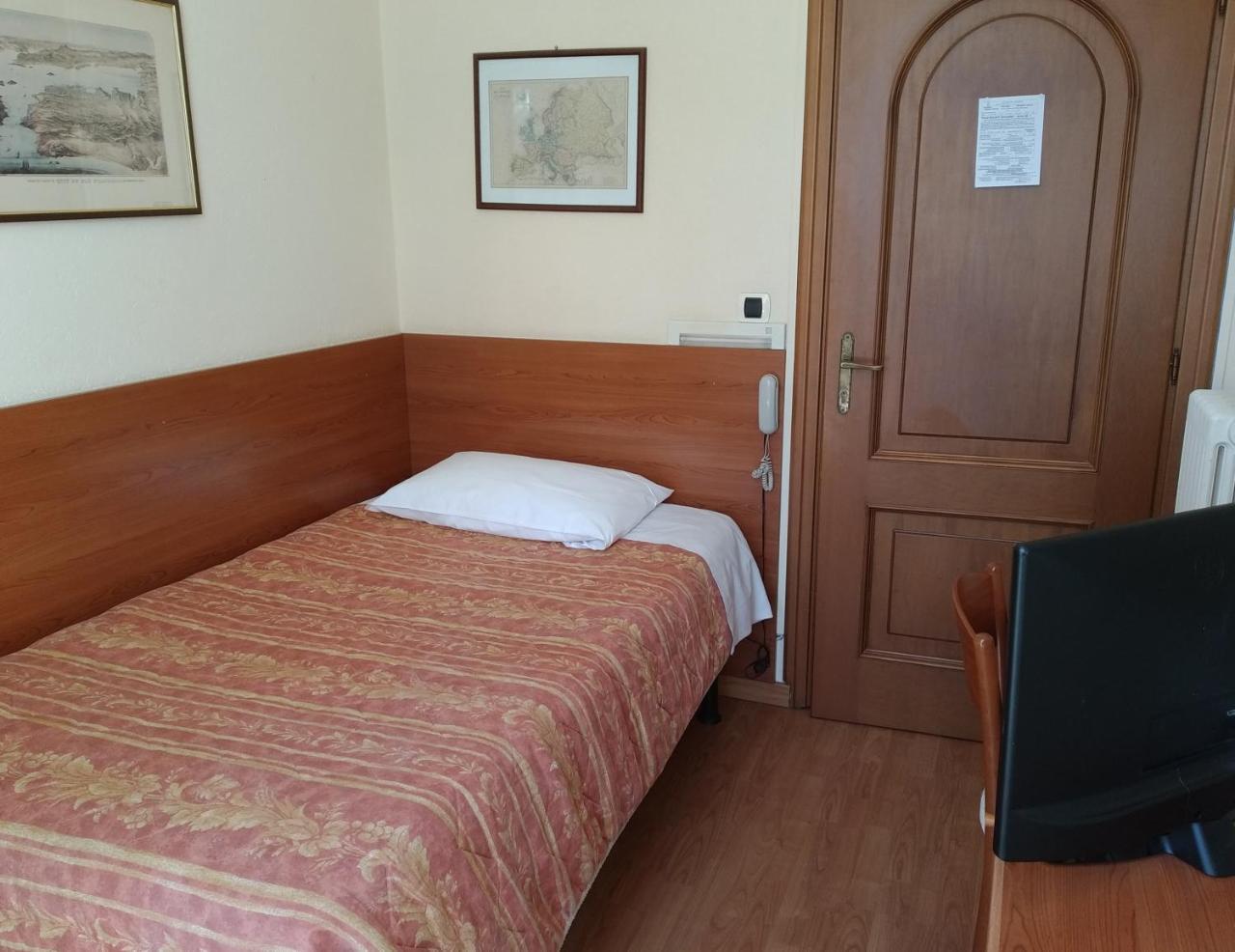 Hotel Lucciola Bordighera Zewnętrze zdjęcie