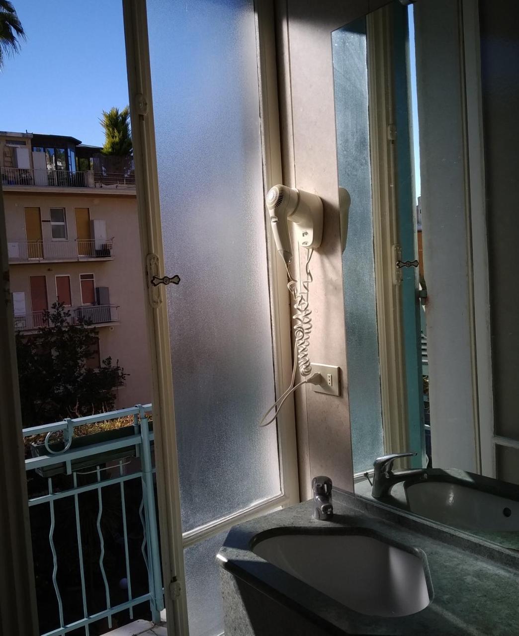 Hotel Lucciola Bordighera Zewnętrze zdjęcie