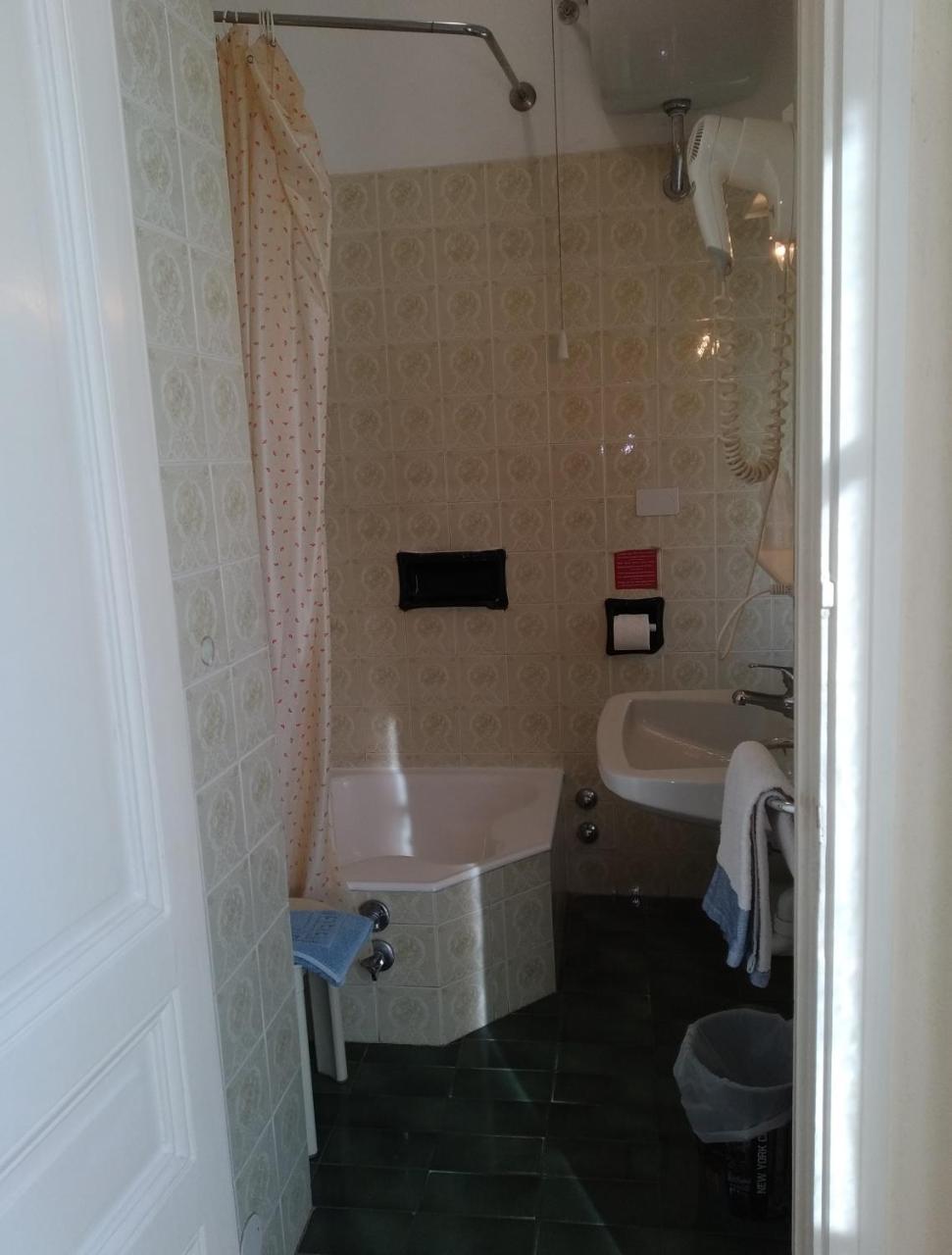 Hotel Lucciola Bordighera Zewnętrze zdjęcie